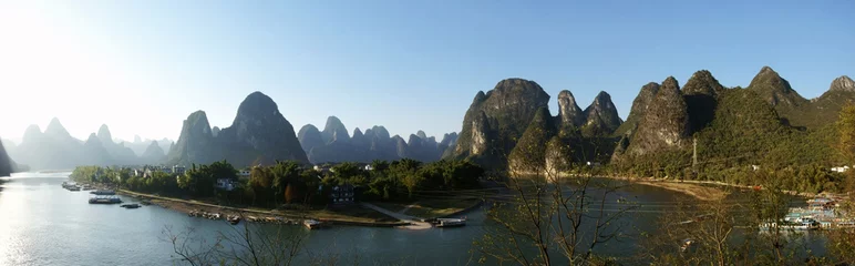 Wandcirkels plexiglas Li river with hill panorama © cityanimal