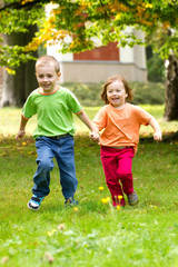 Fototapeta premium Happy children running