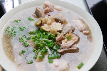 close up0 of meat soup with green onion