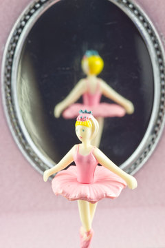 figurine de petite danseuses