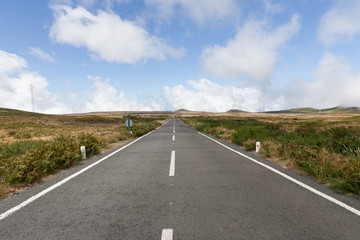 Fototapeta premium Unendliche Straßenzüge