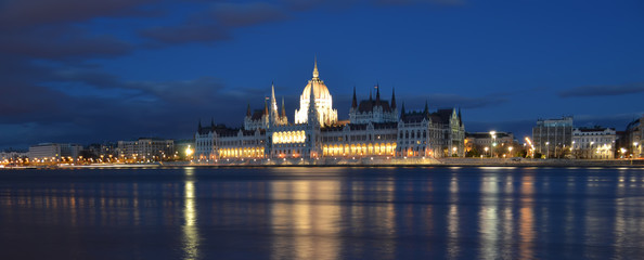 Obraz premium Budapest parliament building panorama