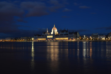 Fototapeta na wymiar Budapest parliament building