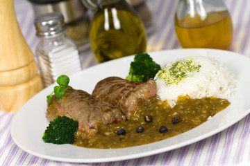 Rinderroulade mit Reis,Brokkoli,Wacholderbeeren