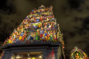 Foto op Canvas Sri Mariamman Hindu Temple Singapore at Night © David Gn