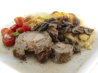 Rollbraten mit Kartoffelgratin