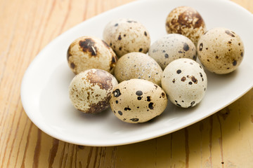 Obraz premium quail eggs on kitchen table