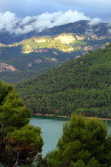 Fototapeta na wymiar Zbiornik Stride Sierra de Cazorla Segura Jaen Hiszpania