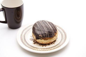 Schokoladen Krapfen auf Teller