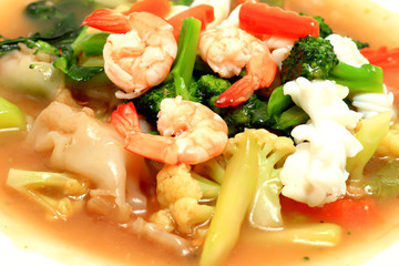 Thai style noodles with vegetables