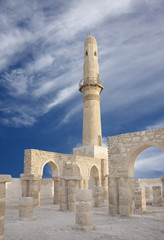 Fototapeta na wymiar Restored minaret with archway, Khamis mosque