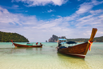 Fototapeta na wymiar Longboats on Phi Phi island, Thailand