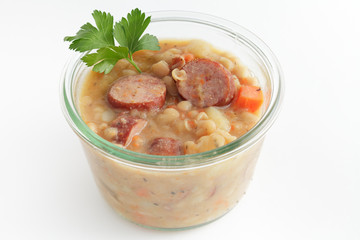 Bohneneintopf mit Mettwurst