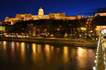 Fototapeta na wymiar Budapest, Buda castle on Danube River by night