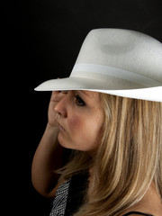 Frau mit Hut