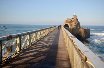 Face au rocher de la Vierge à Biarritz