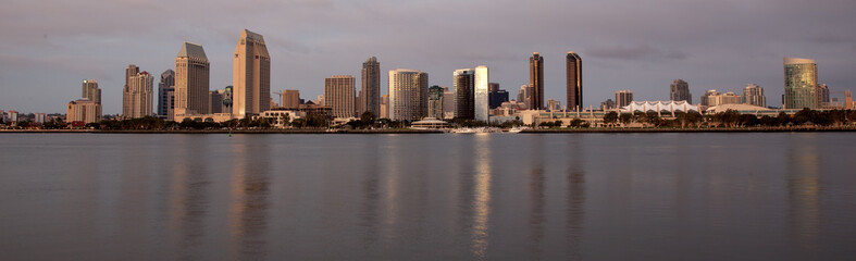 Obraz premium Evening Falls on San Diego