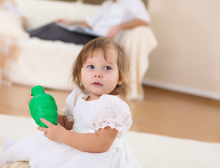 Fototapeta premium little girl playing on the floor