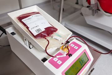 Blutabnahme beim Blutspenden in Blutlabor