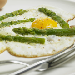 egg omelet with green aspargus