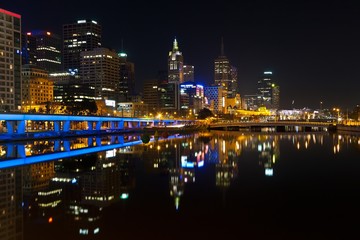 Fototapeta na wymiar Śródmieście Melbourne w nocy