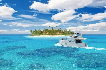 Foto op Plexiglas Caribbean paradise with boat in foreground © dell