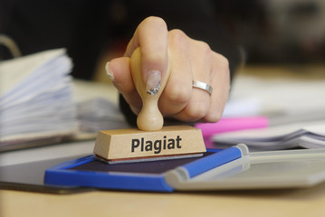 Stempel mit Hand und Plagiat