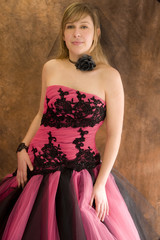 robe de mariée fushia et noire