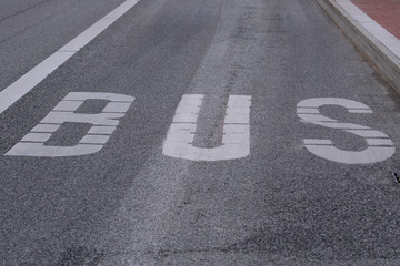 beschriftete Busspur