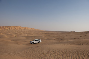 Fototapeta na wymiar Auto in der Wüste