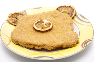 Schnitzel paniert mit Zitronenscheibe