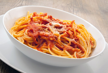 bucatini all'amatriciana