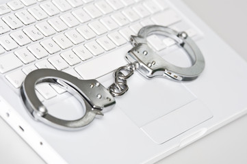 Laptopfesseln-Internetsicherheit