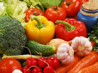 Composition with raw vegetables