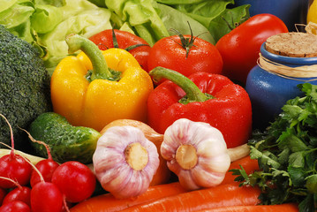 Composition with raw vegetables