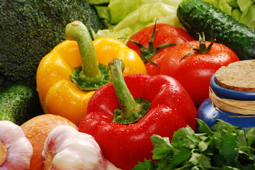 Composition with raw vegetables