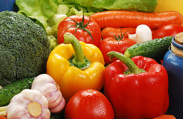 Composition with raw vegetables