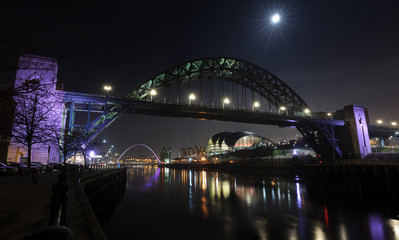 Fototapeta na wymiar Moon Over The Tyne