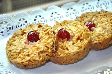 Keckse mit Kirschen