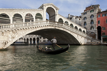 Fototapeta na wymiar Venice Gondel nasz Rialto Brücke