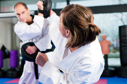 Kampfsport Training im Fitnessstudio