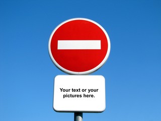 Panneau de sens interdit avec pancarte message