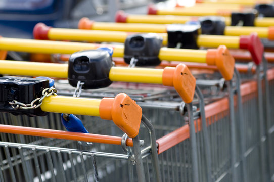 Chariots au Supermarch&eacute; Consommation