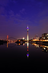 Düsseldorf Medienhafen bei Nacht
