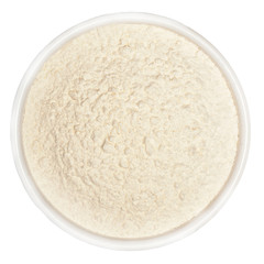 Fototapeta na wymiar Wheat flour in a plate on white background