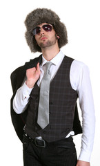 ragazzo con cappello russo in testa. fondo bianco