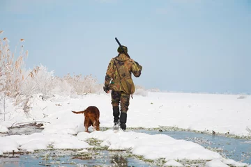 Cercles muraux Chasser Hunter during a winter hunting party