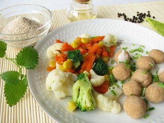 Tsampa-Bällchen mit Gemüse