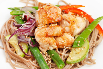chicken with noodles and vegetables