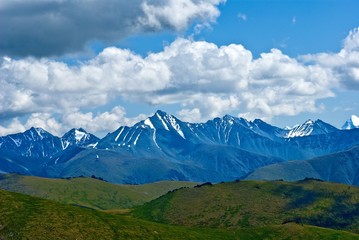 Obraz premium far mountain chains near a mongolia border
